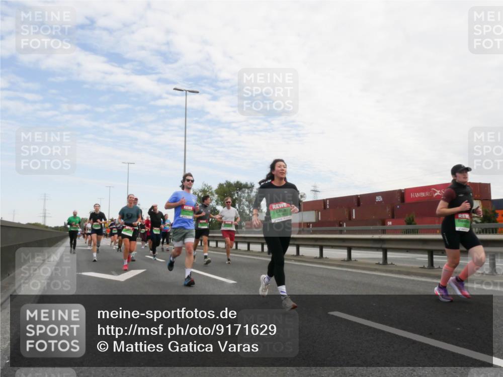 03.10.2025 - Köhlbrandbrückenlauf Matties Gatica Varas http://msf.ph/oto/9171629 03.10.2025 15:17:33 Position 3  meine-sportfotos.de