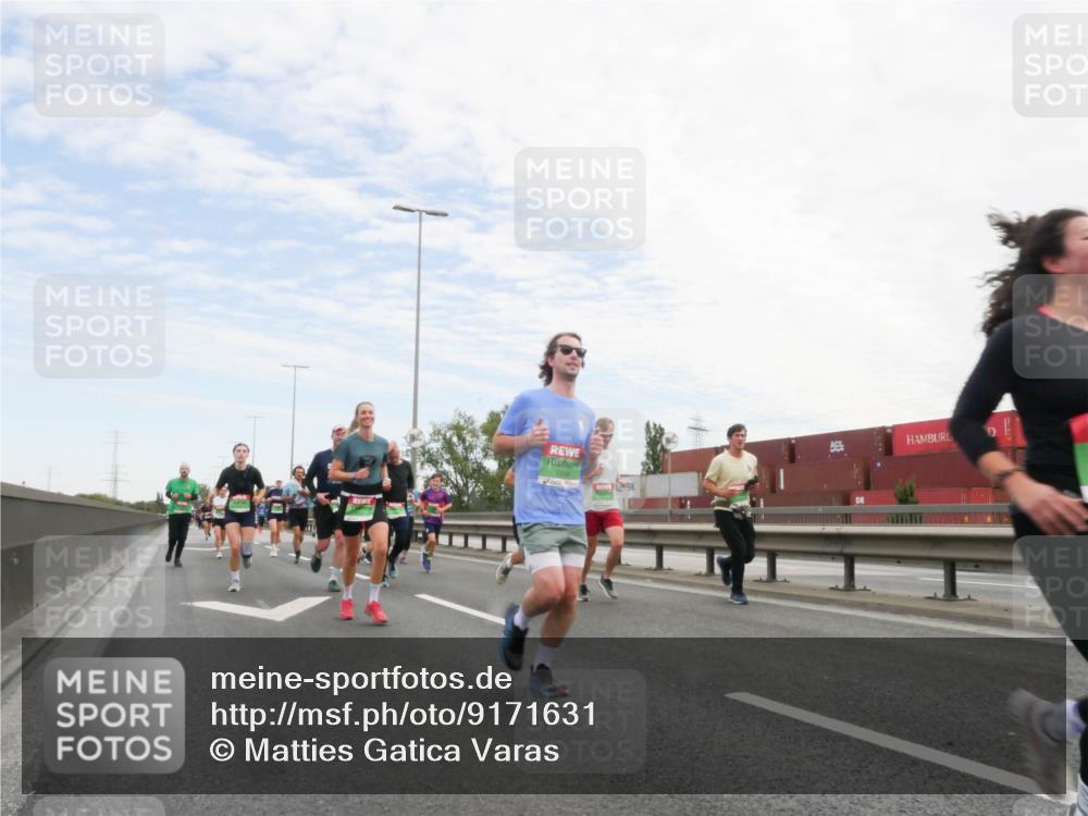 03.10.2025 - Köhlbrandbrückenlauf Matties Gatica Varas http://msf.ph/oto/9171631 03.10.2025 15:17:34 Position 3  meine-sportfotos.de