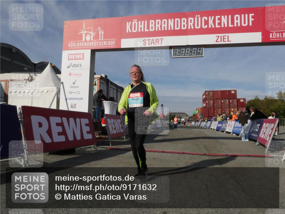 03.10.2025 - Köhlbrandbrückenlauf Matties Gatica Varas http://msf.ph/oto/9171632 03.10.2025 10:38:05 Ziel 2597, 2688 meine-sportfotos.de