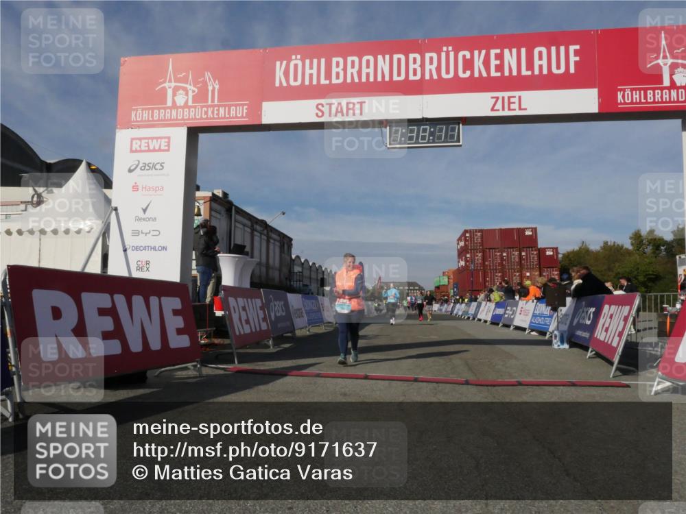 03.10.2025 - Köhlbrandbrückenlauf Matties Gatica Varas http://msf.ph/oto/9171637 03.10.2025 10:38:12 Ziel 1136, 1254, 2597, 2659, 2688 meine-sportfotos.de