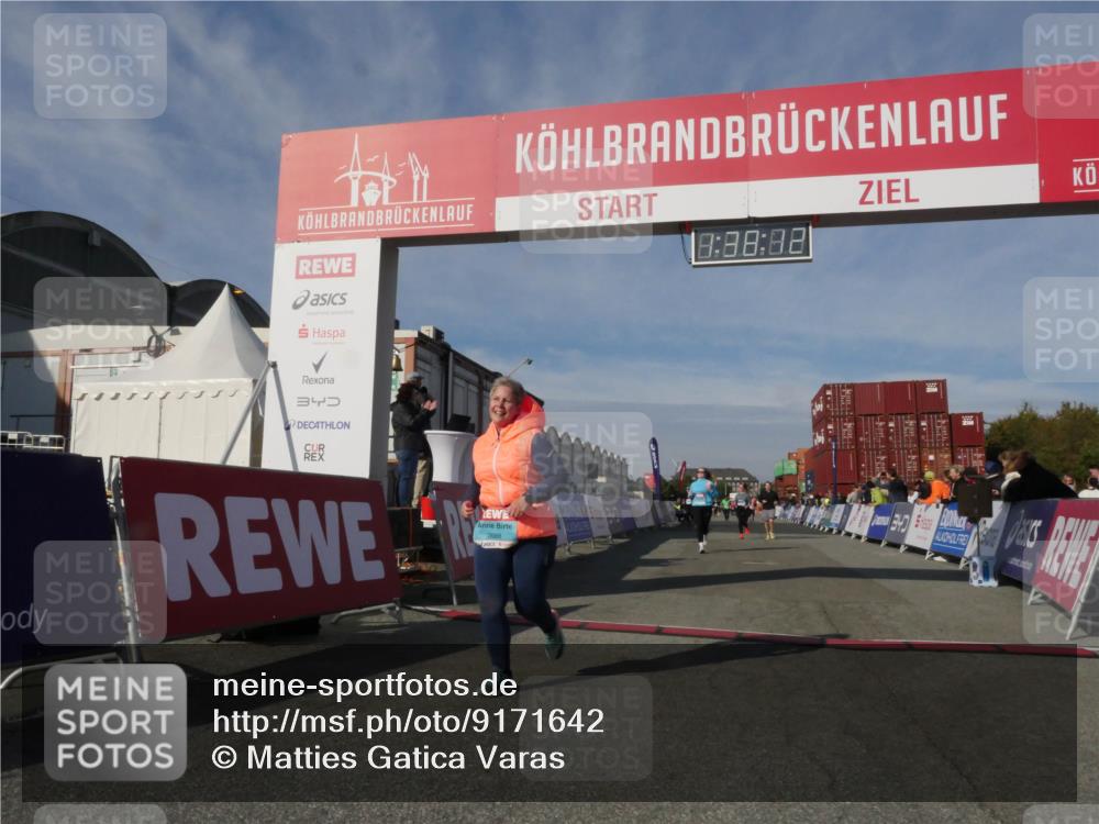 03.10.2025 - Köhlbrandbrückenlauf Matties Gatica Varas http://msf.ph/oto/9171642 03.10.2025 10:38:14 Ziel 1136, 1254, 2597, 2602, 2659 meine-sportfotos.de