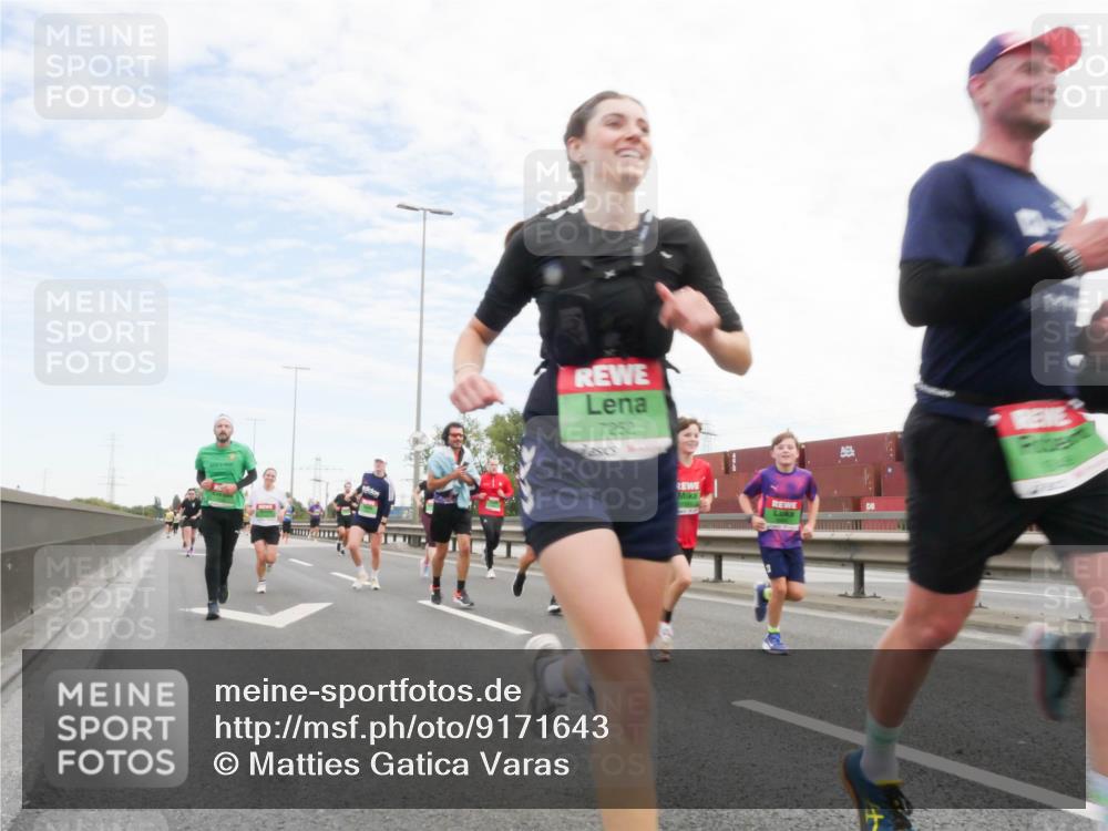 03.10.2025 - Köhlbrandbrückenlauf Matties Gatica Varas http://msf.ph/oto/9171643 03.10.2025 15:17:37 Position 3 7252 meine-sportfotos.de