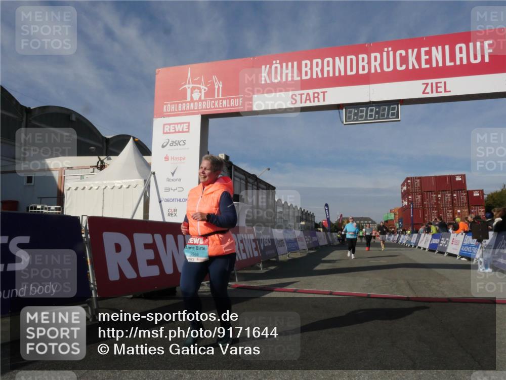 03.10.2025 - Köhlbrandbrückenlauf Matties Gatica Varas http://msf.ph/oto/9171644 03.10.2025 10:38:14 Ziel 1136, 1254, 2597, 2602, 2659 meine-sportfotos.de