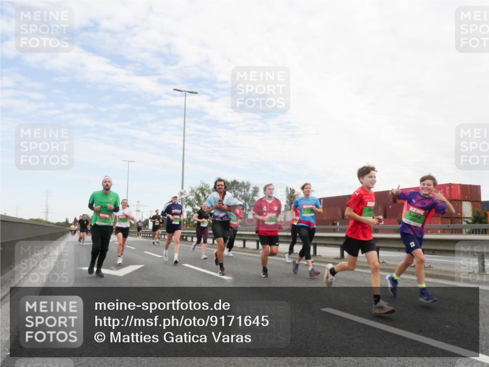 03.10.2025 - Köhlbrandbrückenlauf Matties Gatica Varas http://msf.ph/oto/9171645 03.10.2025 15:17:37 Position 3  meine-sportfotos.de