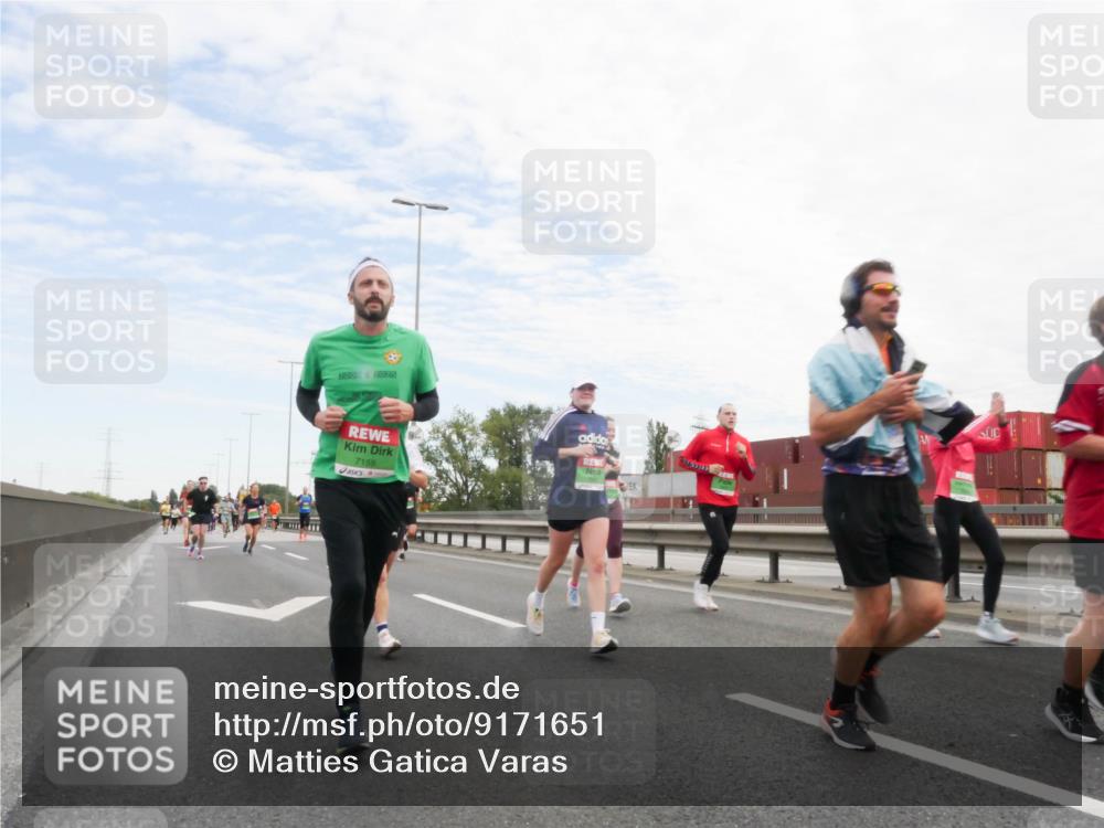 03.10.2025 - Köhlbrandbrückenlauf Matties Gatica Varas http://msf.ph/oto/9171651 03.10.2025 15:17:39 Position 3 2000, 2025, 7159 meine-sportfotos.de