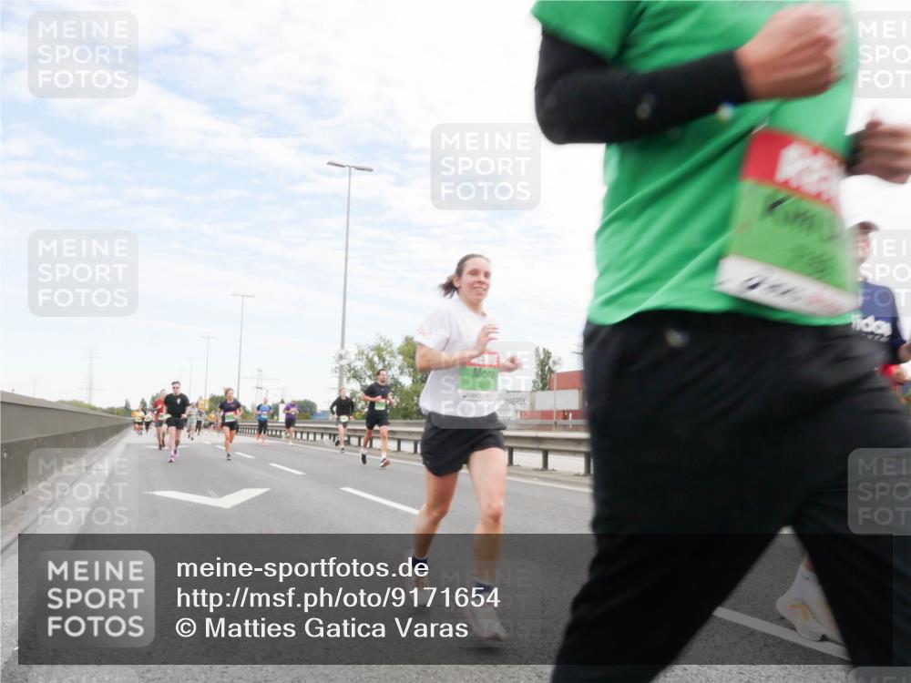 03.10.2025 - Köhlbrandbrückenlauf Matties Gatica Varas http://msf.ph/oto/9171654 03.10.2025 15:17:40 Position 3 7437 meine-sportfotos.de