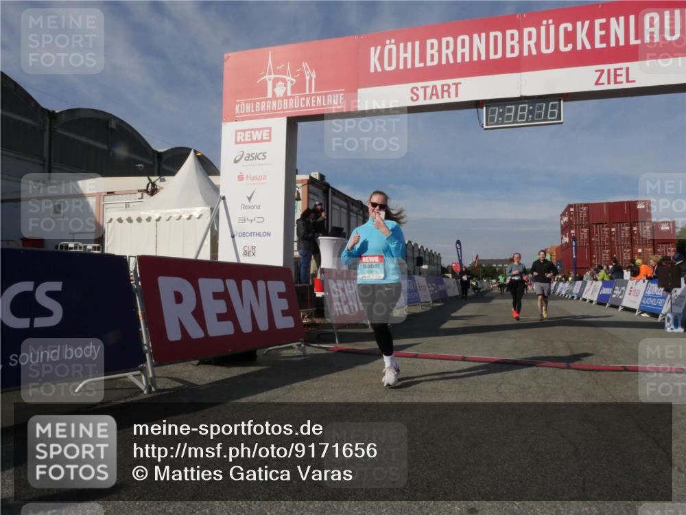 03.10.2025 - Köhlbrandbrückenlauf Matties Gatica Varas http://msf.ph/oto/9171656 03.10.2025 10:38:18 Ziel 1136, 1254, 2453, 2602, 2659 meine-sportfotos.de