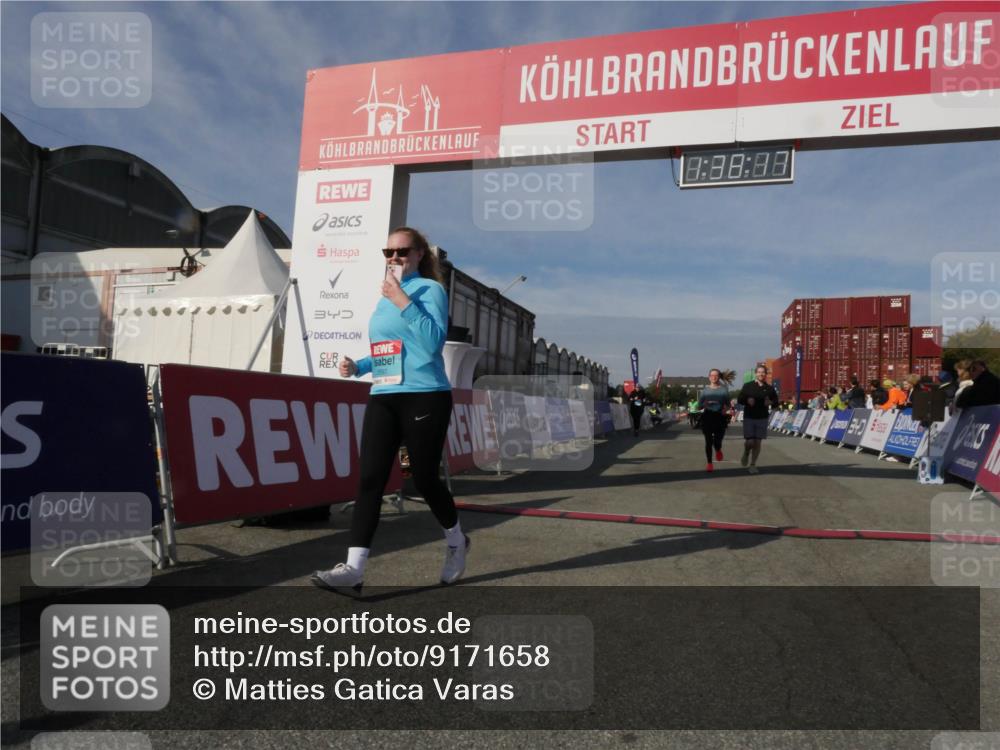 03.10.2025 - Köhlbrandbrückenlauf Matties Gatica Varas http://msf.ph/oto/9171658 03.10.2025 10:38:19 Ziel 1136, 1254, 2453, 2602, 2659, 3097 meine-sportfotos.de