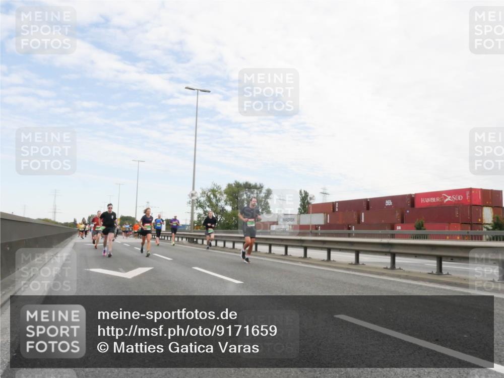 03.10.2025 - Köhlbrandbrückenlauf Matties Gatica Varas http://msf.ph/oto/9171659 03.10.2025 15:17:41 Position 3  meine-sportfotos.de
