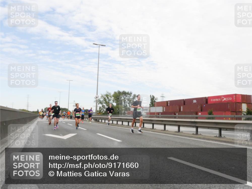03.10.2025 - Köhlbrandbrückenlauf Matties Gatica Varas http://msf.ph/oto/9171660 03.10.2025 15:17:41 Position 3  meine-sportfotos.de