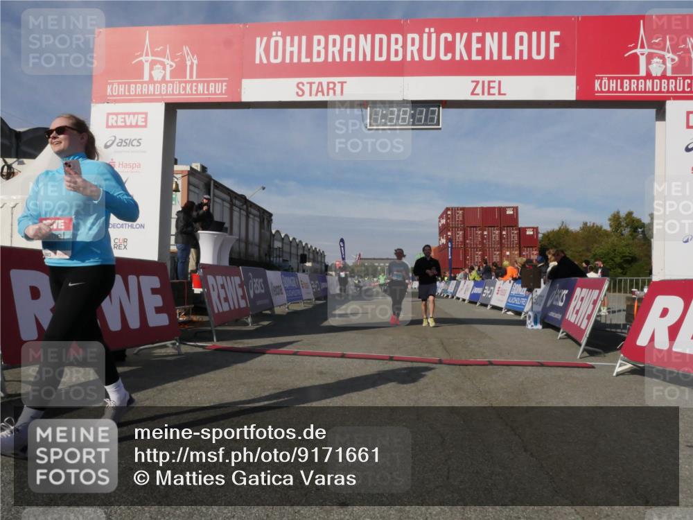 03.10.2025 - Köhlbrandbrückenlauf Matties Gatica Varas http://msf.ph/oto/9171661 03.10.2025 10:38:19 Ziel 1136, 1254, 2453, 2602, 2659, 3097 meine-sportfotos.de