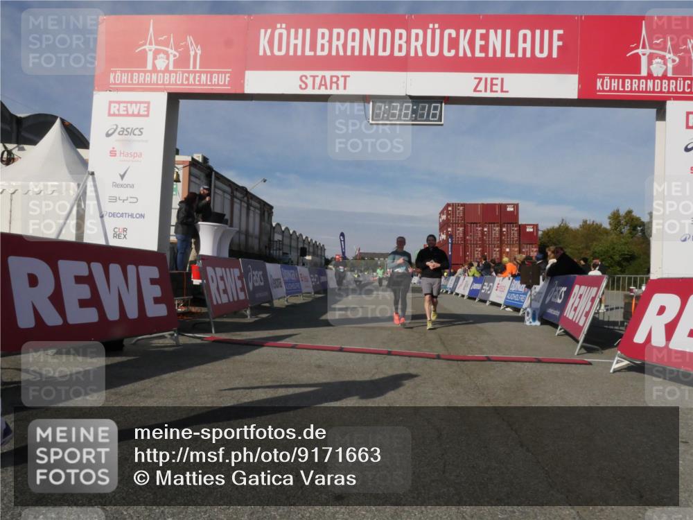 03.10.2025 - Köhlbrandbrückenlauf Matties Gatica Varas http://msf.ph/oto/9171663 03.10.2025 10:38:20 Ziel 1136, 1254, 2453, 2602, 2659, 3097 meine-sportfotos.de