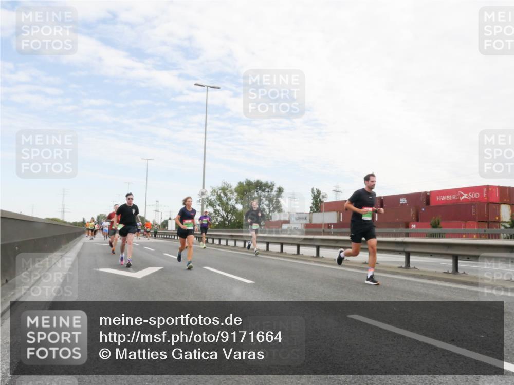 03.10.2025 - Köhlbrandbrückenlauf Matties Gatica Varas http://msf.ph/oto/9171664 03.10.2025 15:17:42 Position 3  meine-sportfotos.de