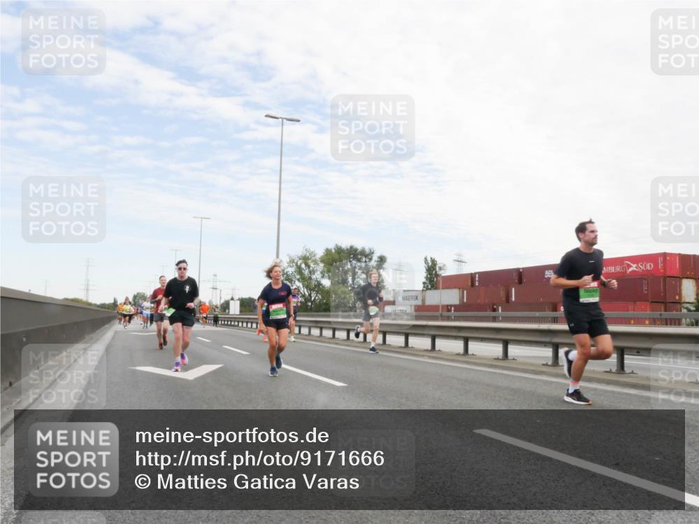 03.10.2025 - Köhlbrandbrückenlauf Matties Gatica Varas http://msf.ph/oto/9171666 03.10.2025 15:17:43 Position 3  meine-sportfotos.de
