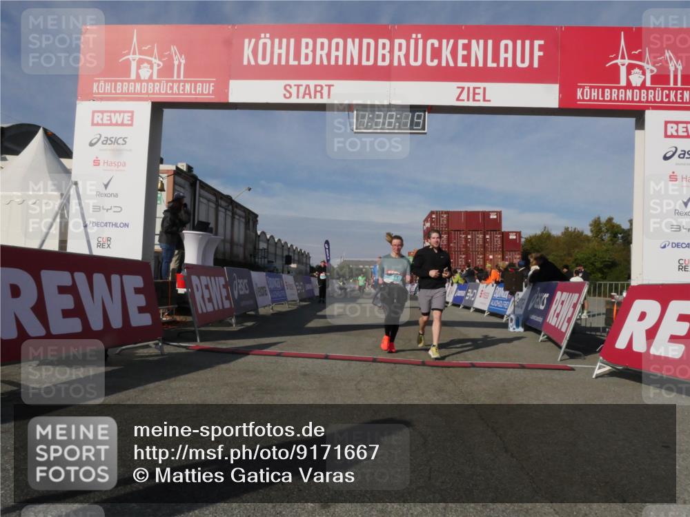 03.10.2025 - Köhlbrandbrückenlauf Matties Gatica Varas http://msf.ph/oto/9171667 03.10.2025 10:38:20 Ziel 1136, 1254, 2453, 2602, 2659, 3097 meine-sportfotos.de