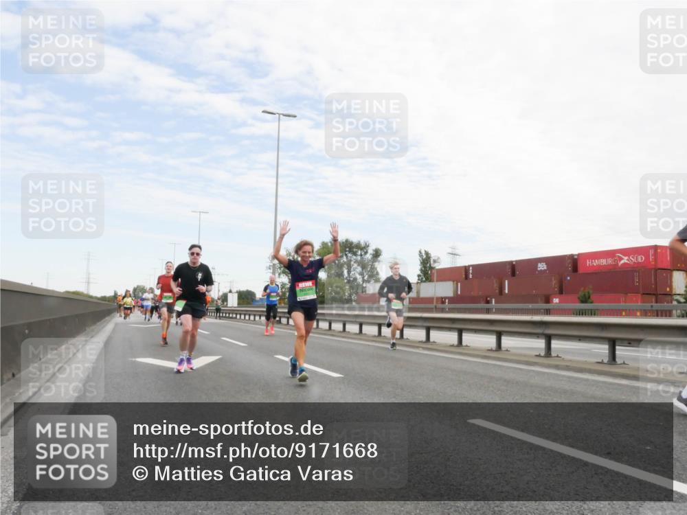 03.10.2025 - Köhlbrandbrückenlauf Matties Gatica Varas http://msf.ph/oto/9171668 03.10.2025 15:17:43 Position 3  meine-sportfotos.de