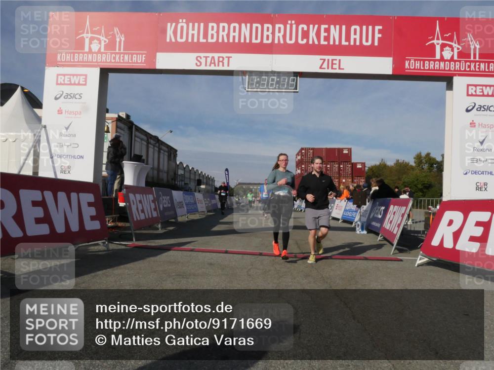 03.10.2025 - Köhlbrandbrückenlauf Matties Gatica Varas http://msf.ph/oto/9171669 03.10.2025 10:38:21 Ziel 1136, 2453, 2602, 2659, 3097 meine-sportfotos.de