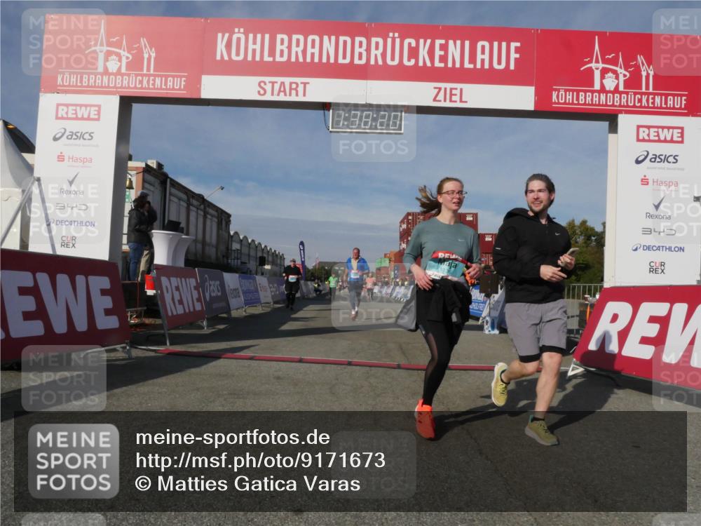 03.10.2025 - Köhlbrandbrückenlauf Matties Gatica Varas http://msf.ph/oto/9171673 03.10.2025 10:38:22 Ziel 2453, 2602, 2659, 3097 meine-sportfotos.de