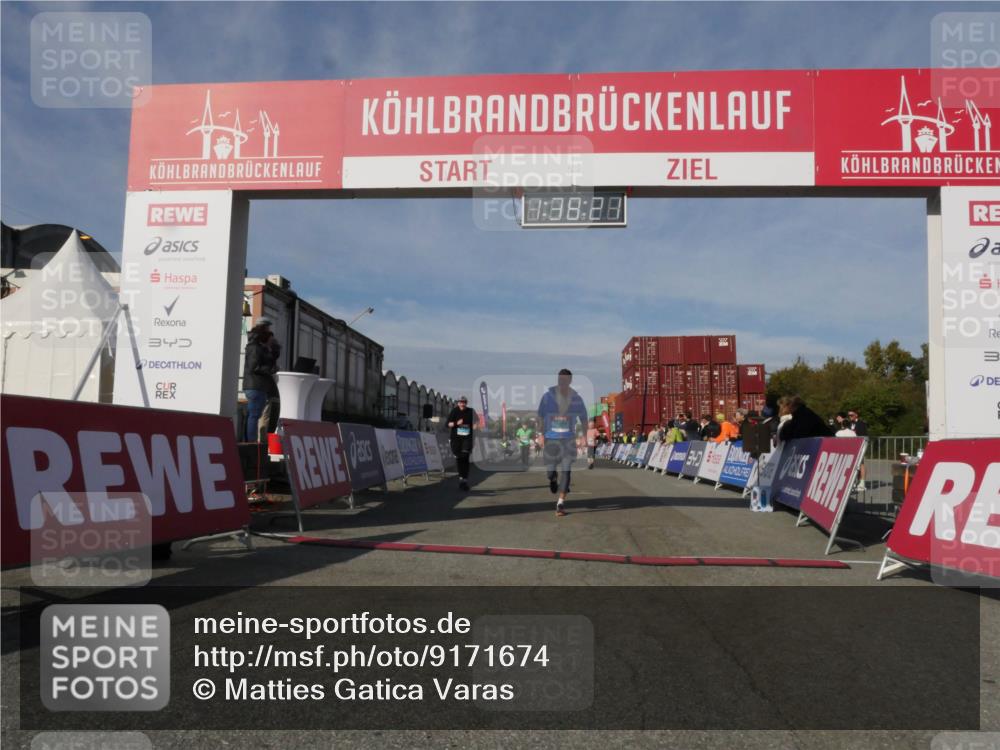 03.10.2025 - Köhlbrandbrückenlauf Matties Gatica Varas http://msf.ph/oto/9171674 03.10.2025 10:38:23 Ziel 2453, 2602, 2659, 3097 meine-sportfotos.de