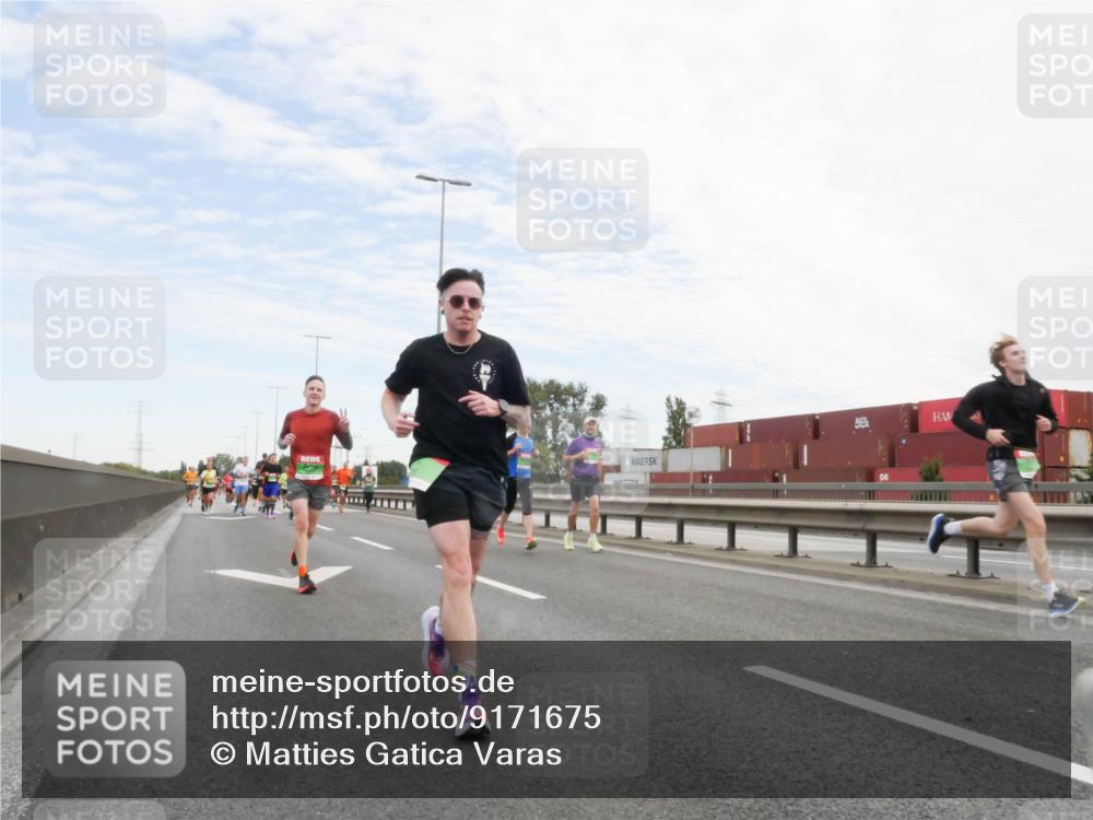 03.10.2025 - Köhlbrandbrückenlauf Matties Gatica Varas http://msf.ph/oto/9171675 03.10.2025 15:17:45 Position 3  meine-sportfotos.de