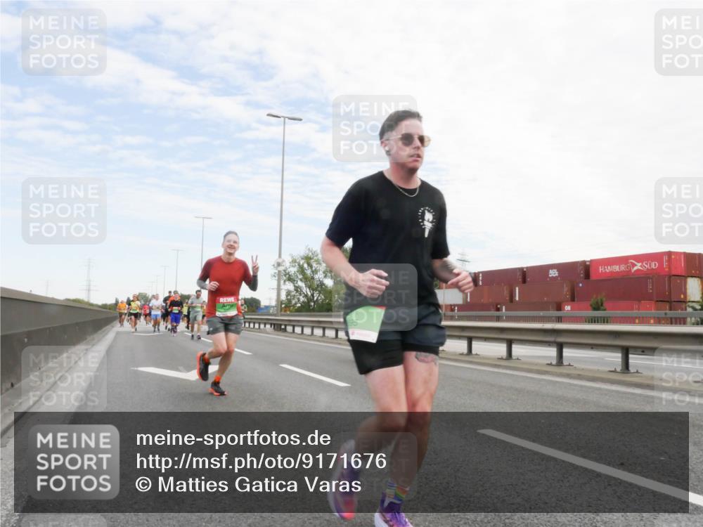 03.10.2025 - Köhlbrandbrückenlauf Matties Gatica Varas http://msf.ph/oto/9171676 03.10.2025 15:17:45 Position 3 185 meine-sportfotos.de