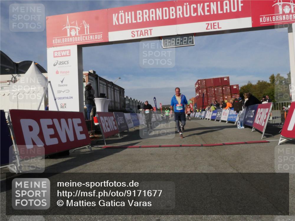03.10.2025 - Köhlbrandbrückenlauf Matties Gatica Varas http://msf.ph/oto/9171677 03.10.2025 10:38:24 Ziel 2453, 2602, 2659, 3097 meine-sportfotos.de