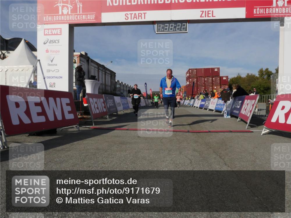 03.10.2025 - Köhlbrandbrückenlauf Matties Gatica Varas http://msf.ph/oto/9171679 03.10.2025 10:38:24 Ziel 2453, 2602, 2659, 3097 meine-sportfotos.de