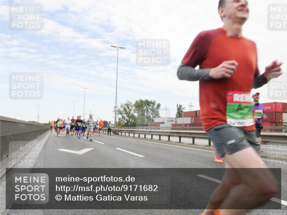 03.10.2025 - Köhlbrandbrückenlauf Matties Gatica Varas http://msf.ph/oto/9171682 03.10.2025 15:17:47 Position 3  meine-sportfotos.de