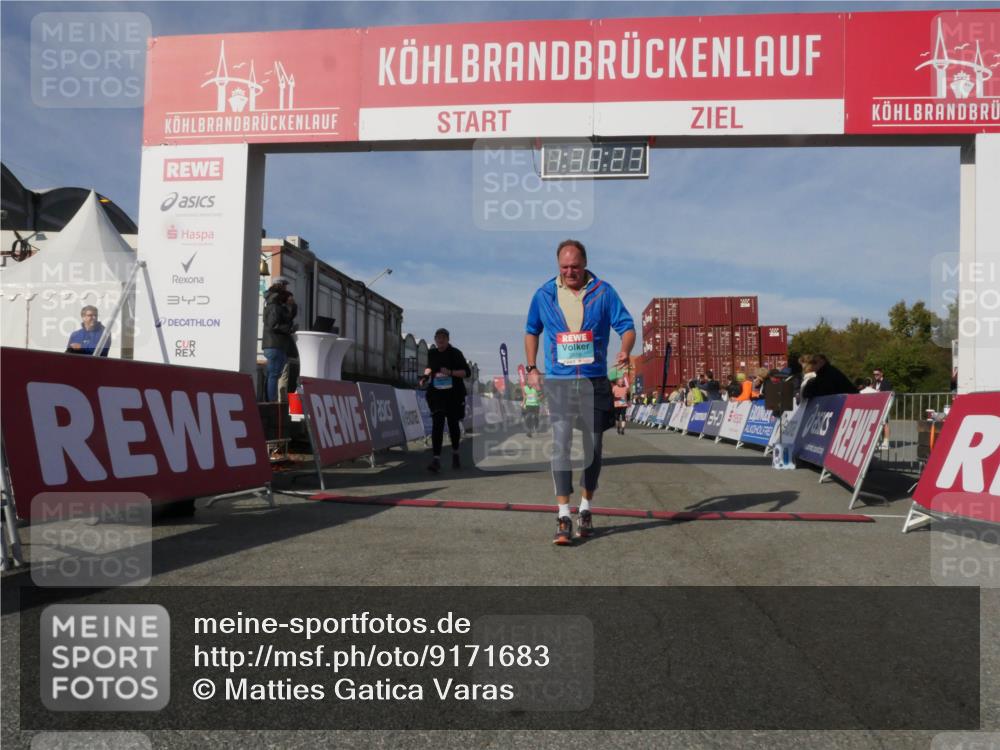 03.10.2025 - Köhlbrandbrückenlauf Matties Gatica Varas http://msf.ph/oto/9171683 03.10.2025 10:38:25 Ziel 2453, 2602, 3097 meine-sportfotos.de
