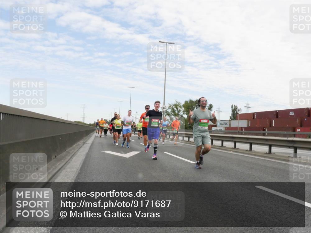 03.10.2025 - Köhlbrandbrückenlauf Matties Gatica Varas http://msf.ph/oto/9171687 03.10.2025 15:17:50 Position 3  meine-sportfotos.de