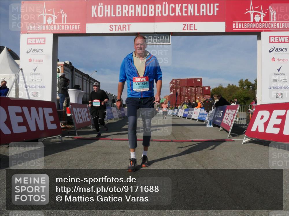 03.10.2025 - Köhlbrandbrückenlauf Matties Gatica Varas http://msf.ph/oto/9171688 03.10.2025 10:38:26 Ziel 2453, 2602, 3097 meine-sportfotos.de
