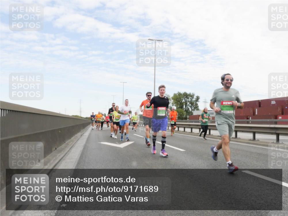 03.10.2025 - Köhlbrandbrückenlauf Matties Gatica Varas http://msf.ph/oto/9171689 03.10.2025 15:17:50 Position 3  meine-sportfotos.de