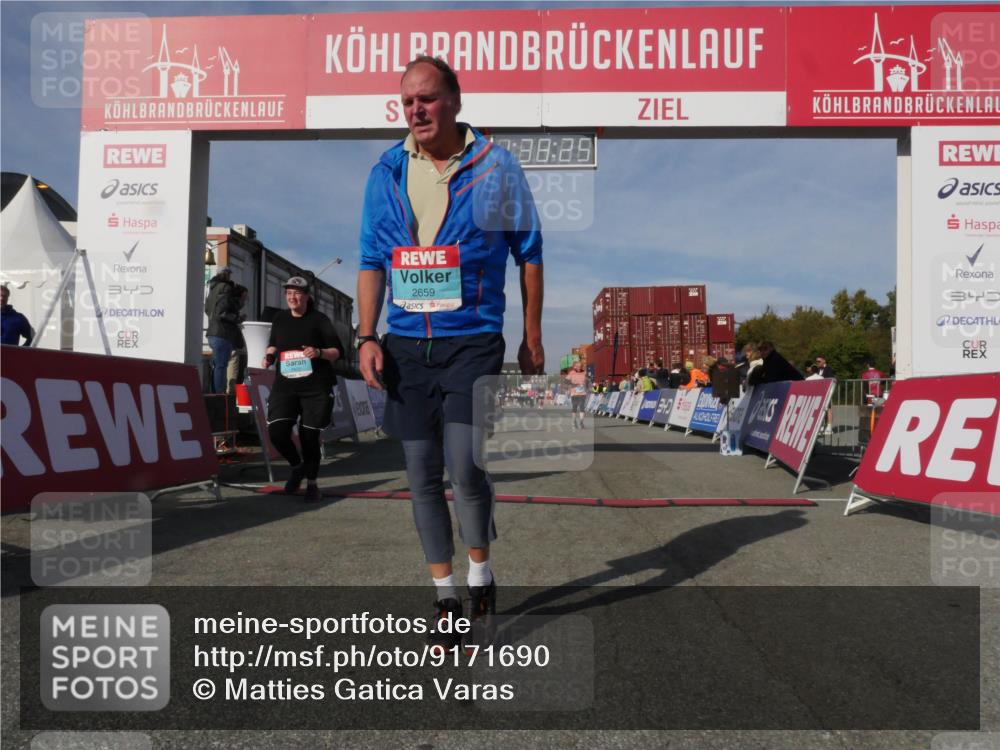 03.10.2025 - Köhlbrandbrückenlauf Matties Gatica Varas http://msf.ph/oto/9171690 03.10.2025 10:38:26 Ziel 2453, 2602, 3097 meine-sportfotos.de