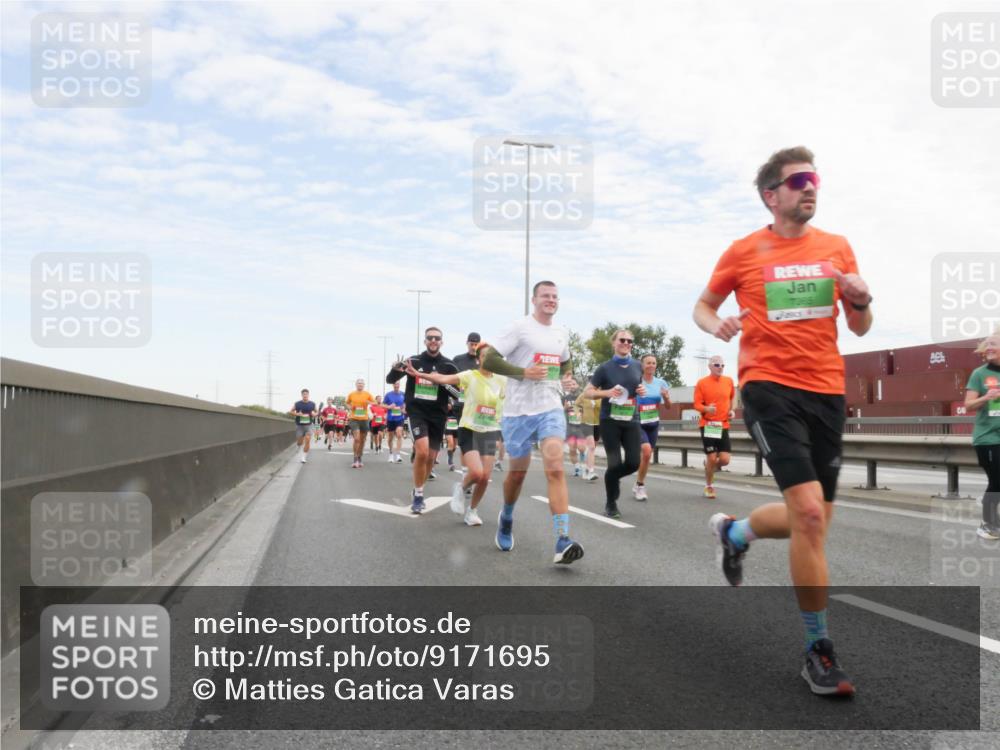 03.10.2025 - Köhlbrandbrückenlauf Matties Gatica Varas http://msf.ph/oto/9171695 03.10.2025 15:17:52 Position 3 7365 meine-sportfotos.de