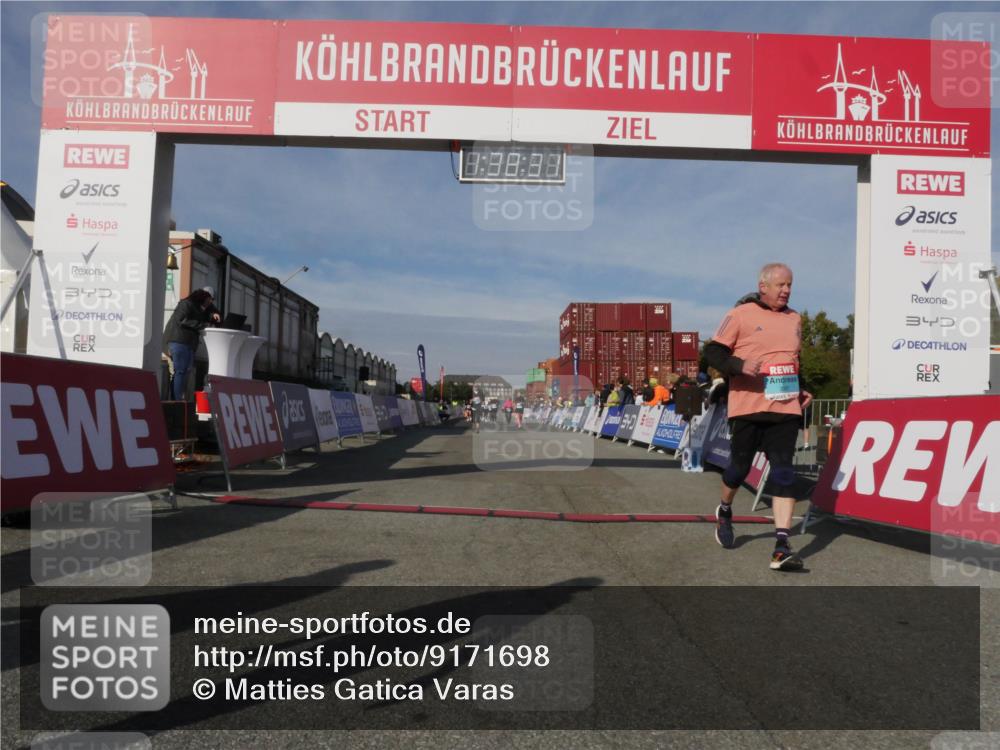 03.10.2025 - Köhlbrandbrückenlauf Matties Gatica Varas http://msf.ph/oto/9171698 03.10.2025 10:38:32 Ziel 2527, 3095 meine-sportfotos.de