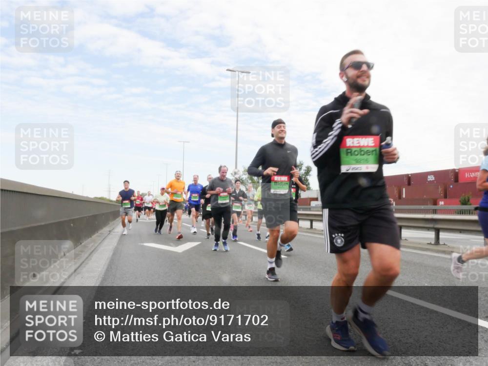 03.10.2025 - Köhlbrandbrückenlauf Matties Gatica Varas http://msf.ph/oto/9171702 03.10.2025 15:17:54 Position 3 9216 meine-sportfotos.de