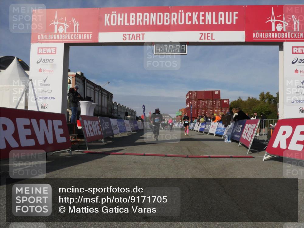 03.10.2025 - Köhlbrandbrückenlauf Matties Gatica Varas http://msf.ph/oto/9171705 03.10.2025 10:38:39 Ziel 2042, 2440, 2527, 2662, 2859, 2860, 3095, 3621 meine-sportfotos.de