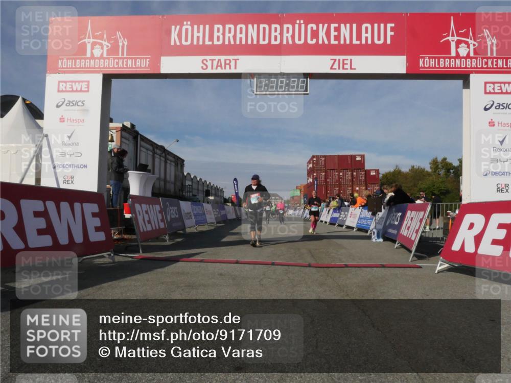 03.10.2025 - Köhlbrandbrückenlauf Matties Gatica Varas http://msf.ph/oto/9171709 03.10.2025 10:38:40 Ziel 2042, 2440, 2527, 2662, 2859, 2860, 3095, 3621 meine-sportfotos.de