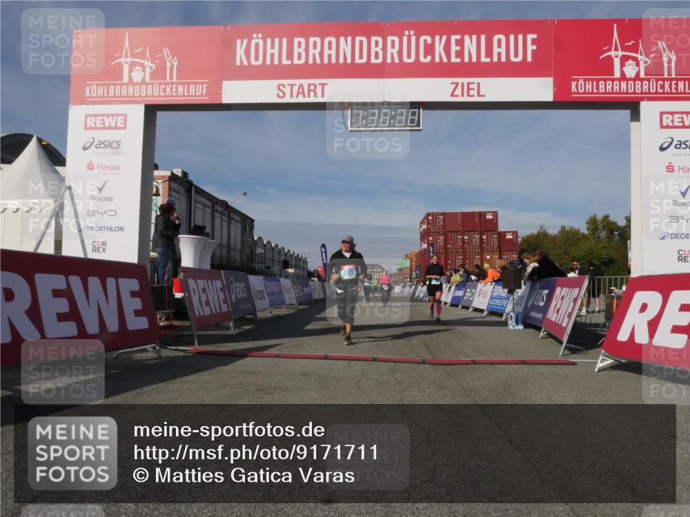 03.10.2025 - Köhlbrandbrückenlauf Matties Gatica Varas http://msf.ph/oto/9171711 03.10.2025 10:38:40 Ziel 2042, 2440, 2527, 2662, 2859, 2860, 3095, 3621 meine-sportfotos.de