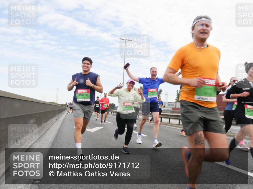 03.10.2025 - Köhlbrandbrückenlauf Matties Gatica Varas http://msf.ph/oto/9171712 03.10.2025 15:17:56 Position 3 7425, 98730 meine-sportfotos.de