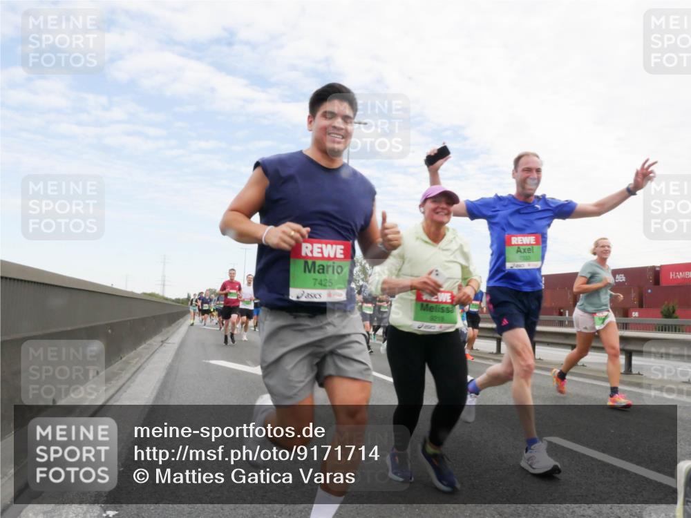 03.10.2025 - Köhlbrandbrückenlauf Matties Gatica Varas http://msf.ph/oto/9171714 03.10.2025 15:17:57 Position 3 7425, 9218, 7333 meine-sportfotos.de
