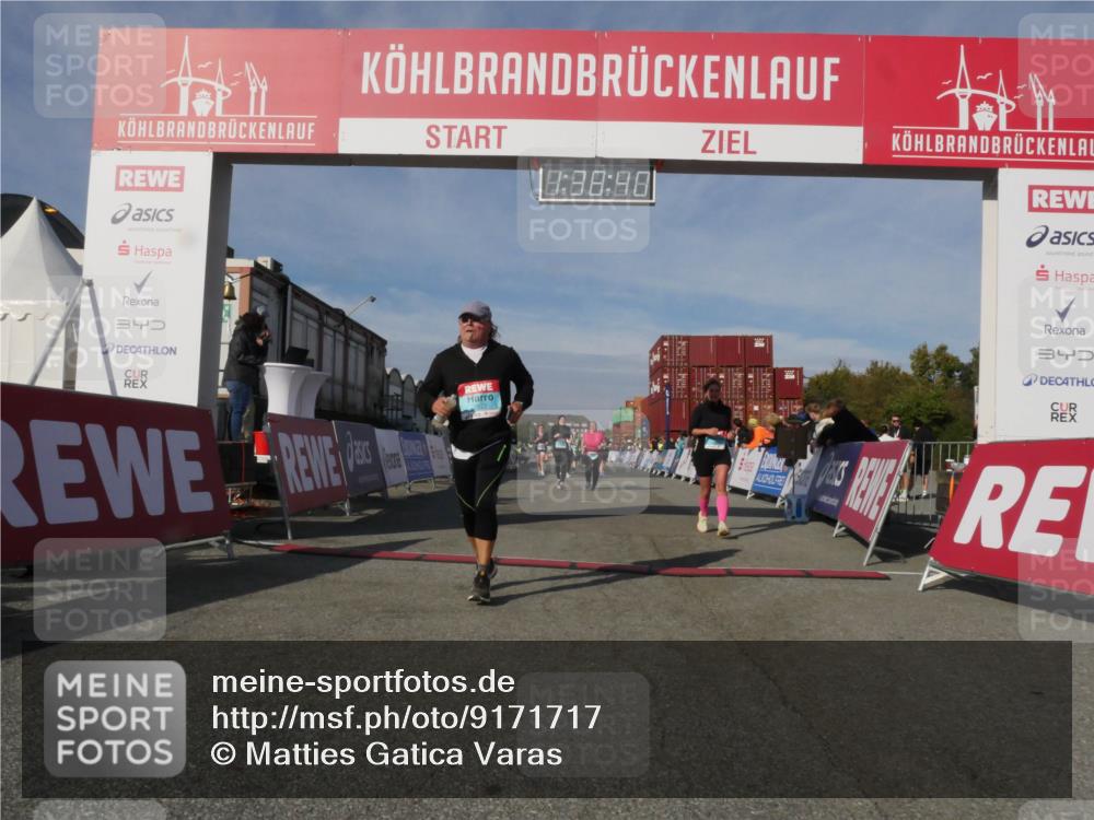 03.10.2025 - Köhlbrandbrückenlauf Matties Gatica Varas http://msf.ph/oto/9171717 03.10.2025 10:38:42 Ziel 2042, 2440, 2626, 2627, 2662, 2859, 2860, 3095, 3438, 3442, 3621 meine-sportfotos.de