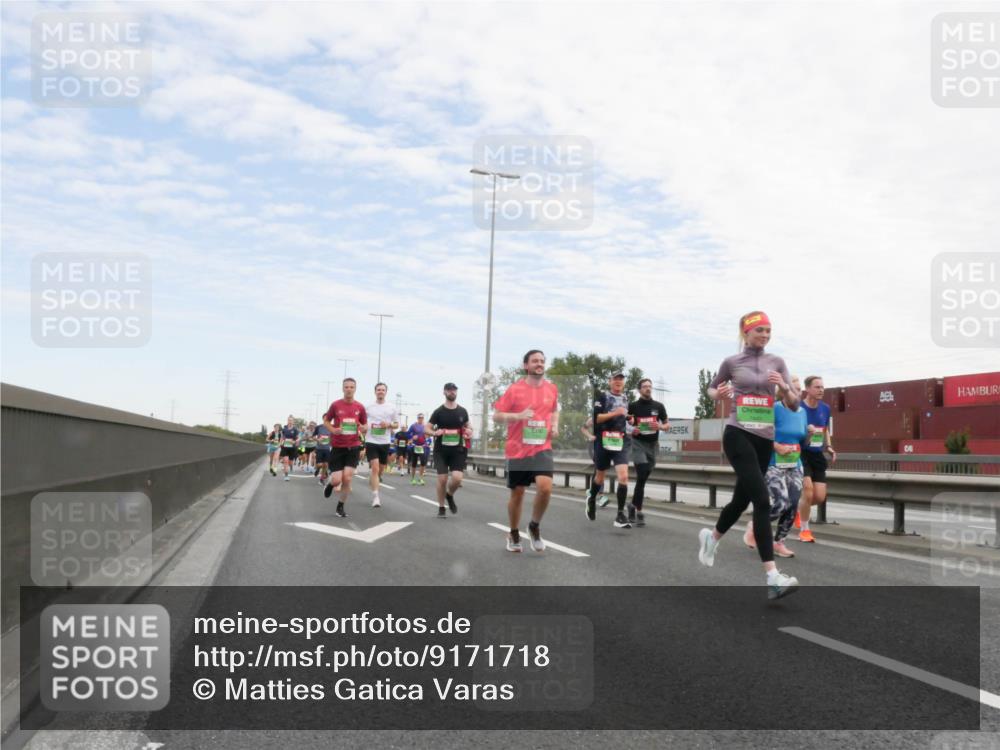 03.10.2025 - Köhlbrandbrückenlauf Matties Gatica Varas http://msf.ph/oto/9171718 03.10.2025 15:17:58 Position 3  meine-sportfotos.de