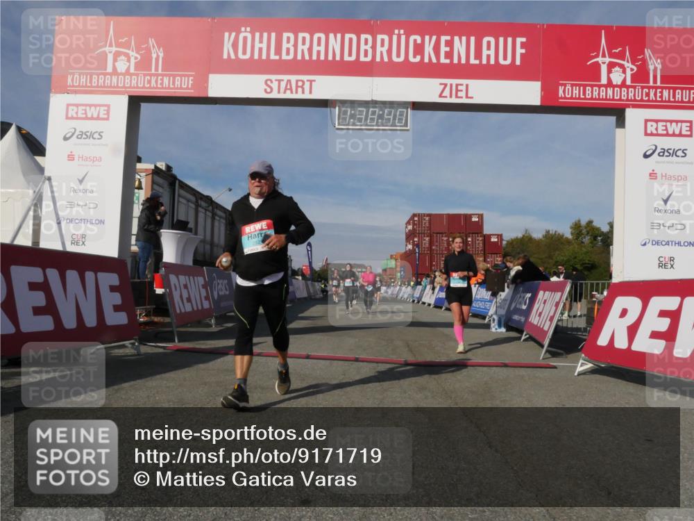 03.10.2025 - Köhlbrandbrückenlauf Matties Gatica Varas http://msf.ph/oto/9171719 03.10.2025 10:38:42 Ziel 2042, 2440, 2626, 2627, 2662, 2859, 2860, 3095, 3438, 3442, 3621 meine-sportfotos.de