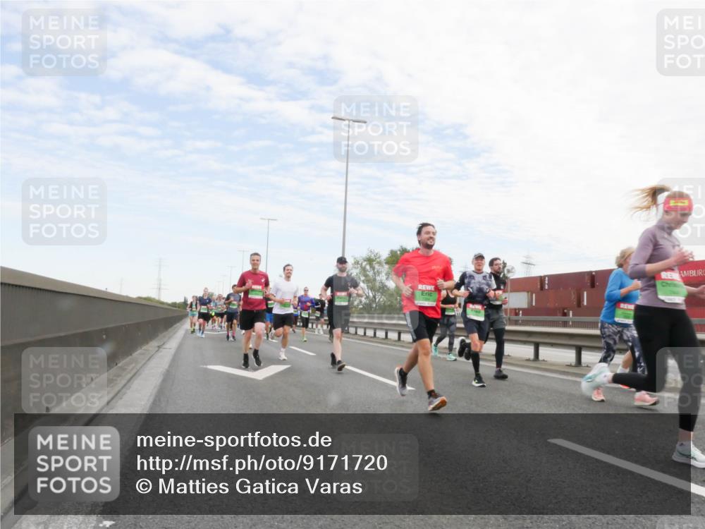 03.10.2025 - Köhlbrandbrückenlauf Matties Gatica Varas http://msf.ph/oto/9171720 03.10.2025 15:17:58 Position 3  meine-sportfotos.de
