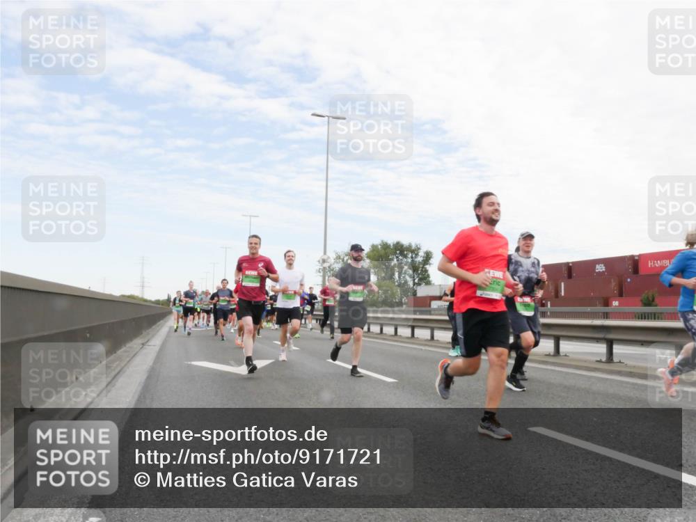 03.10.2025 - Köhlbrandbrückenlauf Matties Gatica Varas http://msf.ph/oto/9171721 03.10.2025 15:17:59 Position 3  meine-sportfotos.de