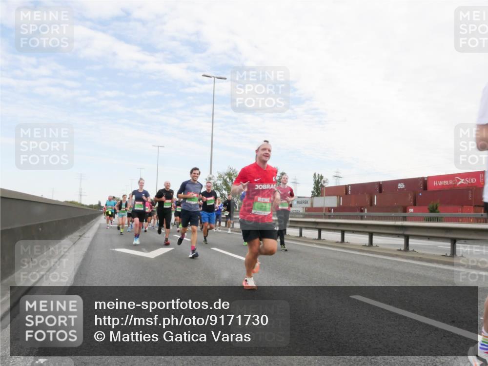 03.10.2025 - Köhlbrandbrückenlauf Matties Gatica Varas http://msf.ph/oto/9171730 03.10.2025 15:18:01 Position 3  meine-sportfotos.de