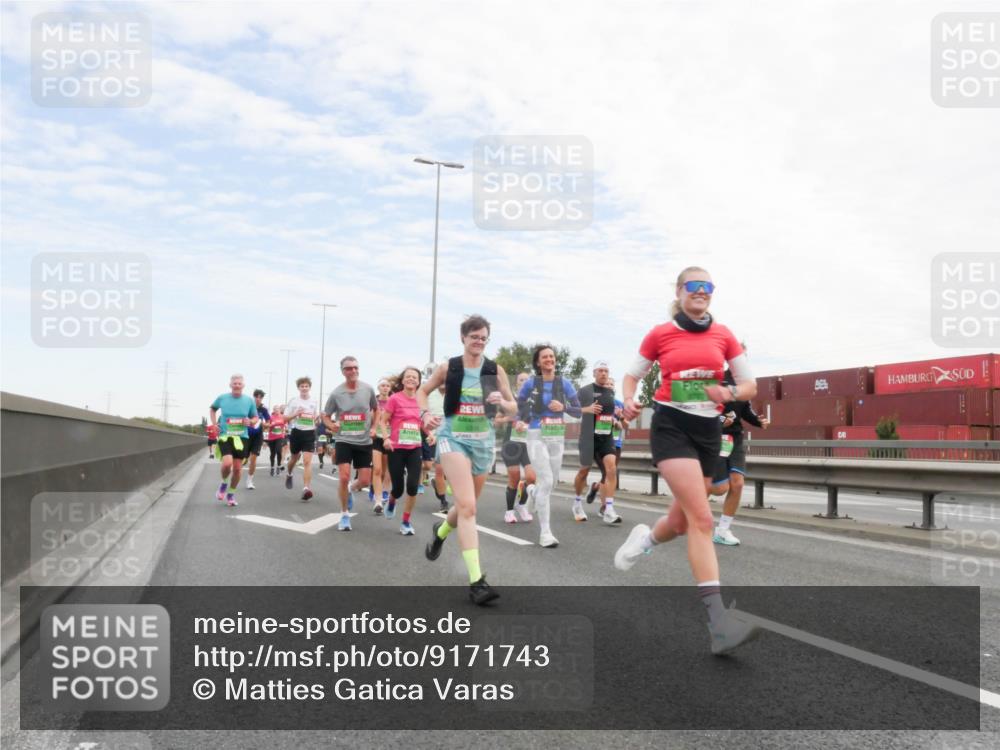 03.10.2025 - Köhlbrandbrückenlauf Matties Gatica Varas http://msf.ph/oto/9171743 03.10.2025 15:18:05 Position 3  meine-sportfotos.de