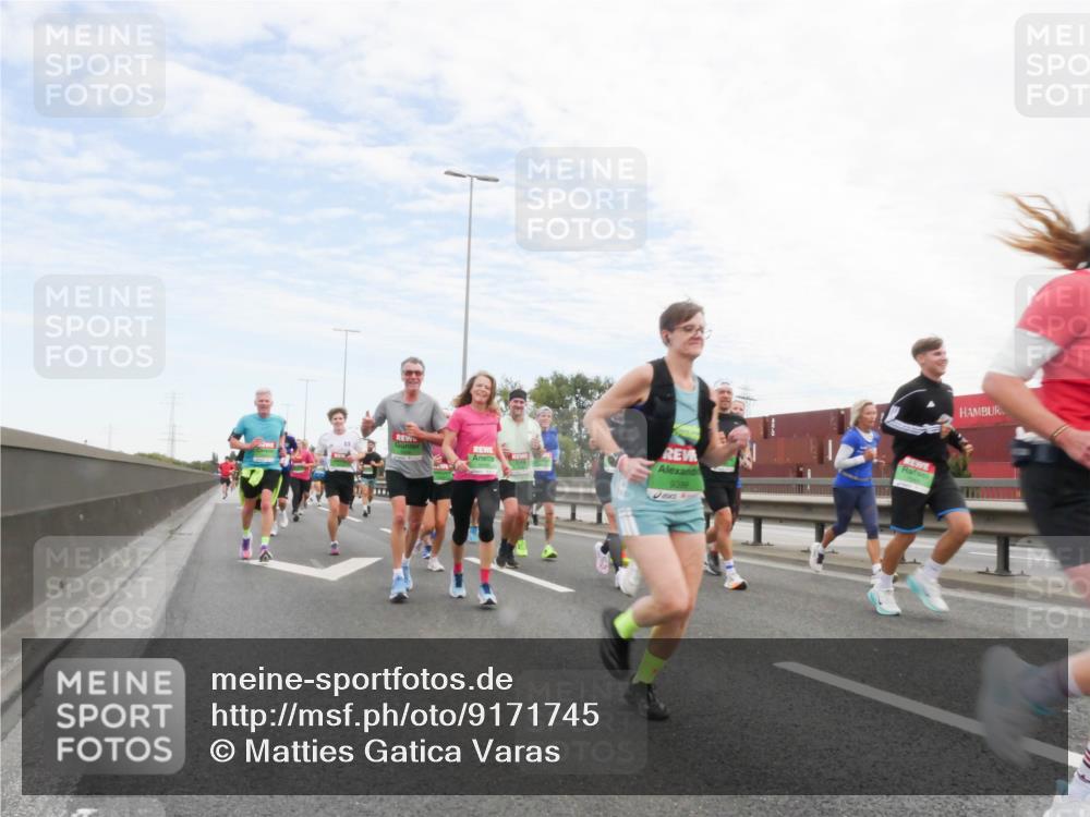 03.10.2025 - Köhlbrandbrückenlauf Matties Gatica Varas http://msf.ph/oto/9171745 03.10.2025 15:18:05 Position 3 9399 meine-sportfotos.de