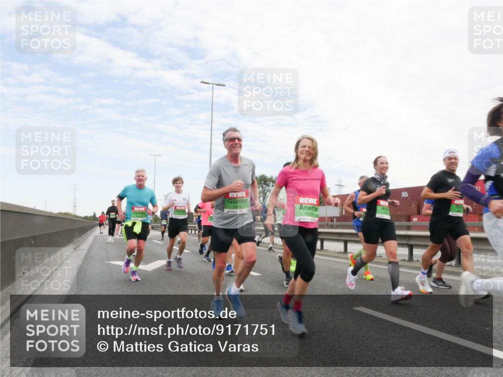 03.10.2025 - Köhlbrandbrückenlauf Matties Gatica Varas http://msf.ph/oto/9171751 03.10.2025 15:18:06 Position 3 9508, 9509 meine-sportfotos.de
